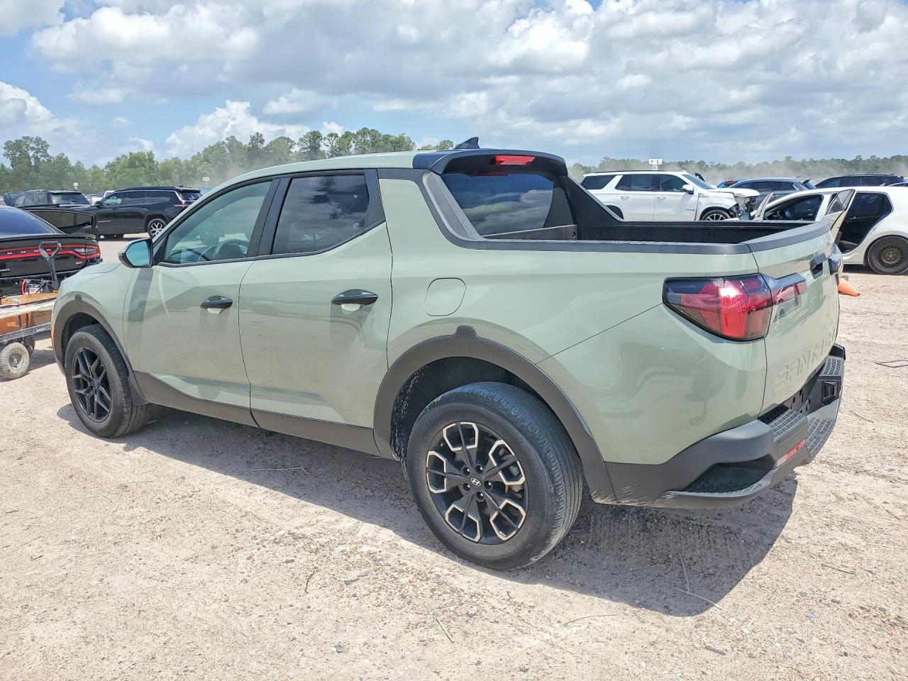 2024 Hyundai Santa Cruz Se - Image 2