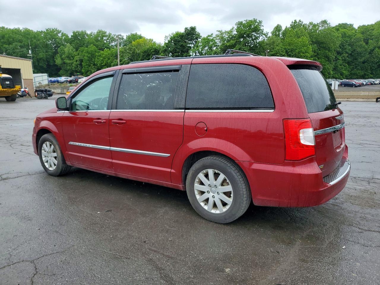 2016 Chrysler Town & Country Touring - Image 2