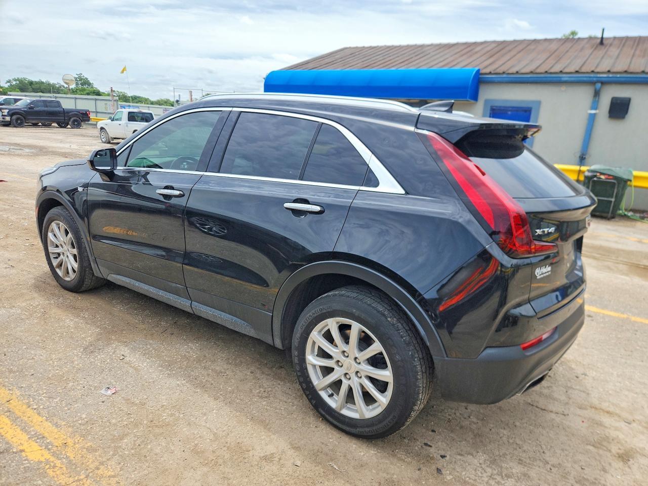 2019 Cadillac Xt4 Luxury - Image 2