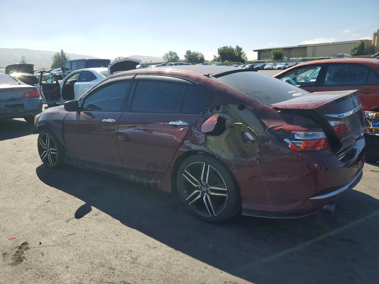 2017 Honda Accord Sport - Фото 2