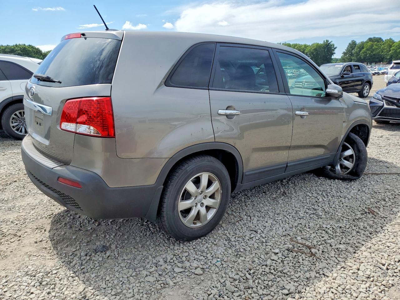 2012 Kia Sorento Lx - Image 3