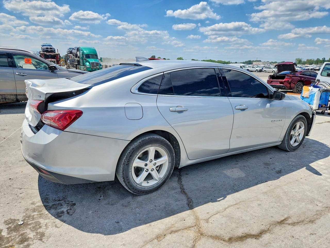 2022 Chevrolet Malibu Lt - Фото 3