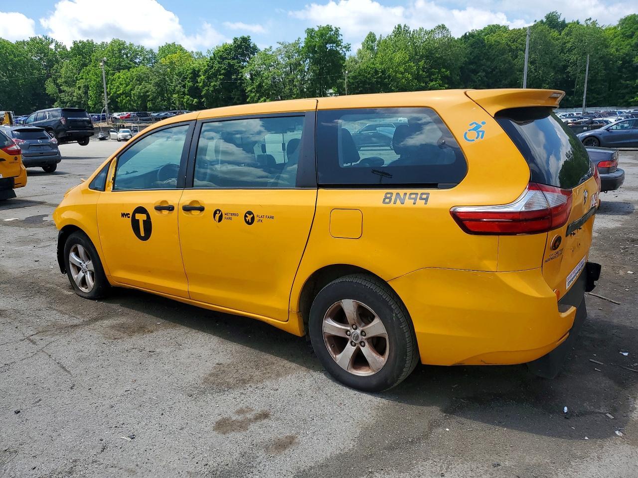 2017 Toyota Sienna Le - Image 2