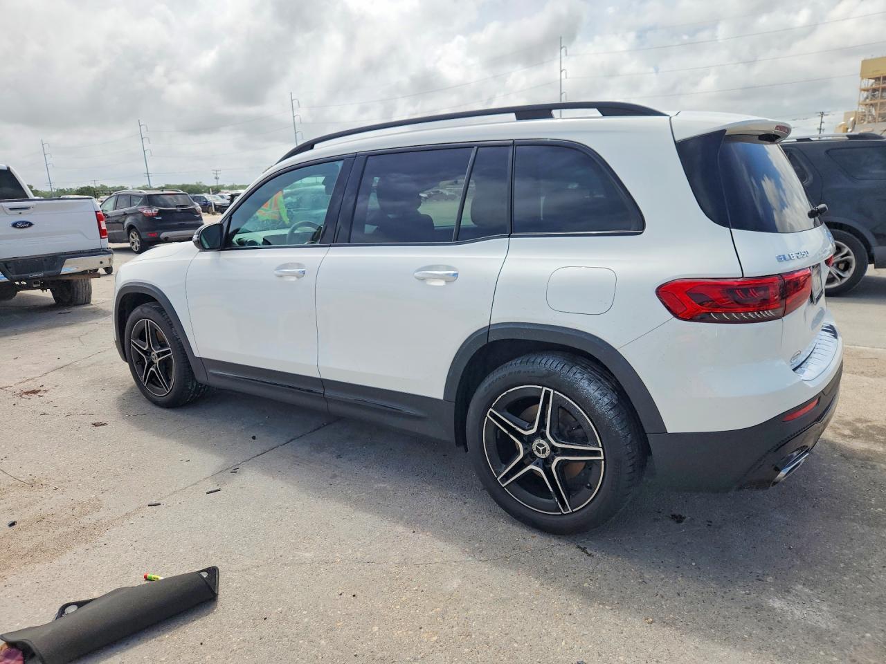 2023 Mercedes-Benz Glb 250 - Image 2