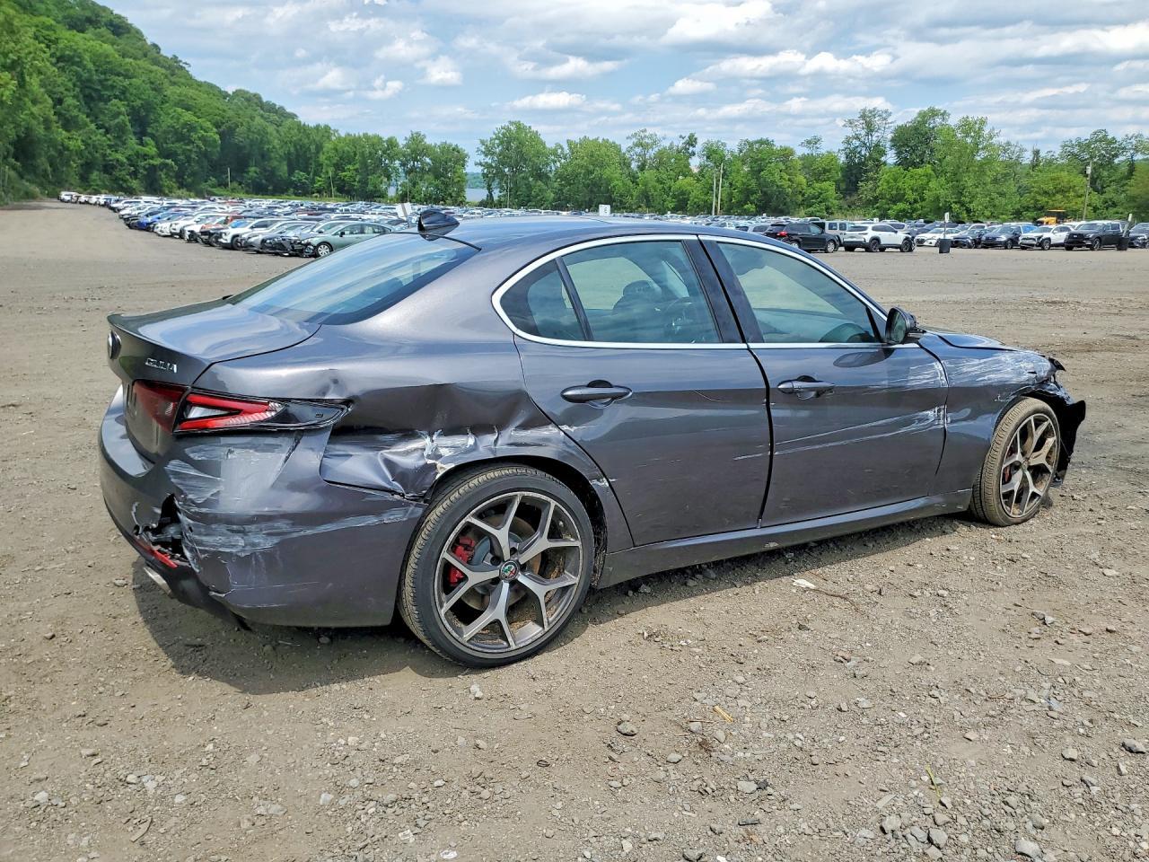 2020 Alfa Romeo Giulia Ti - Фото 3