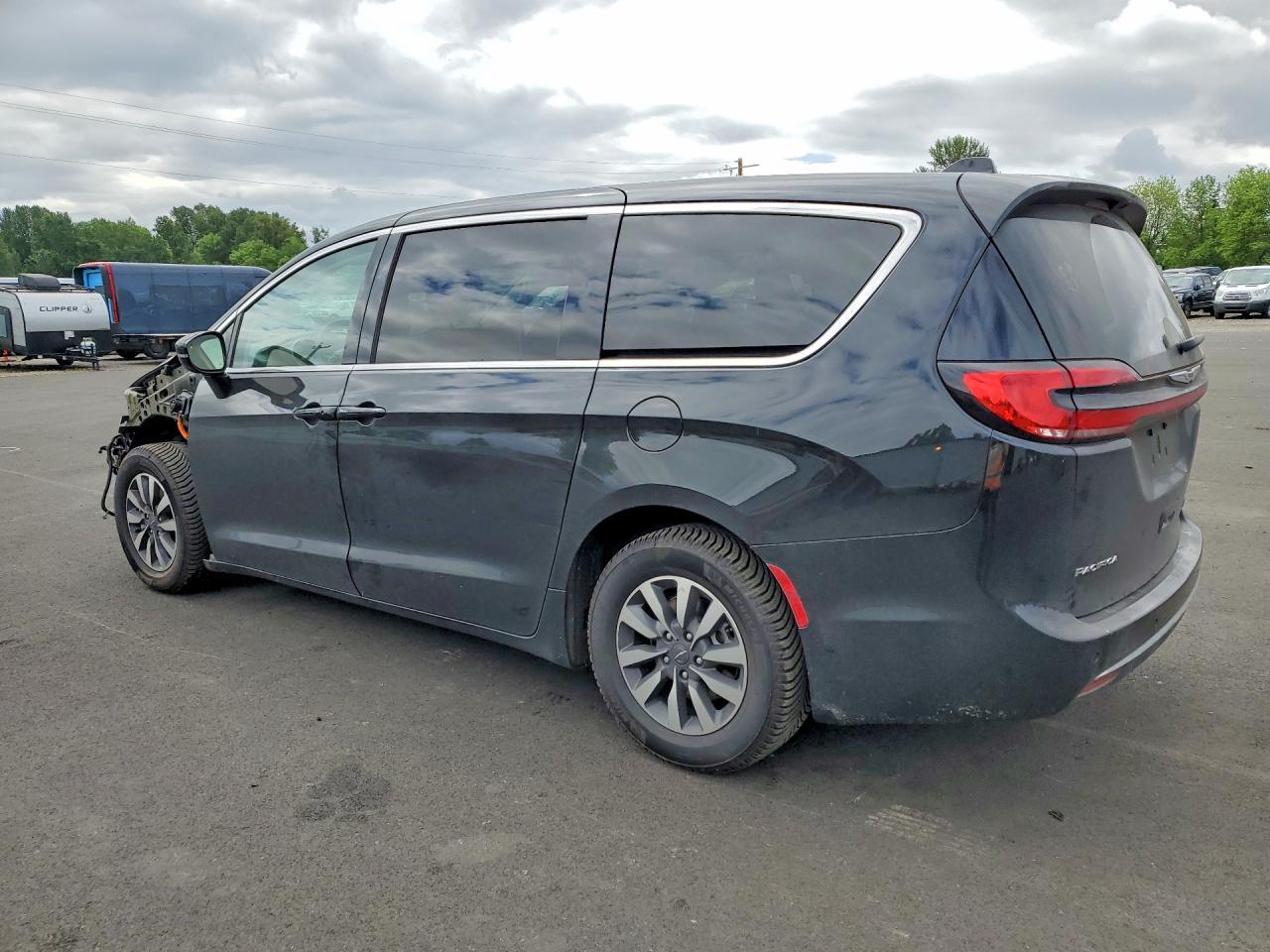 2024 Chrysler Pacifica Hybrid Select - Image 2