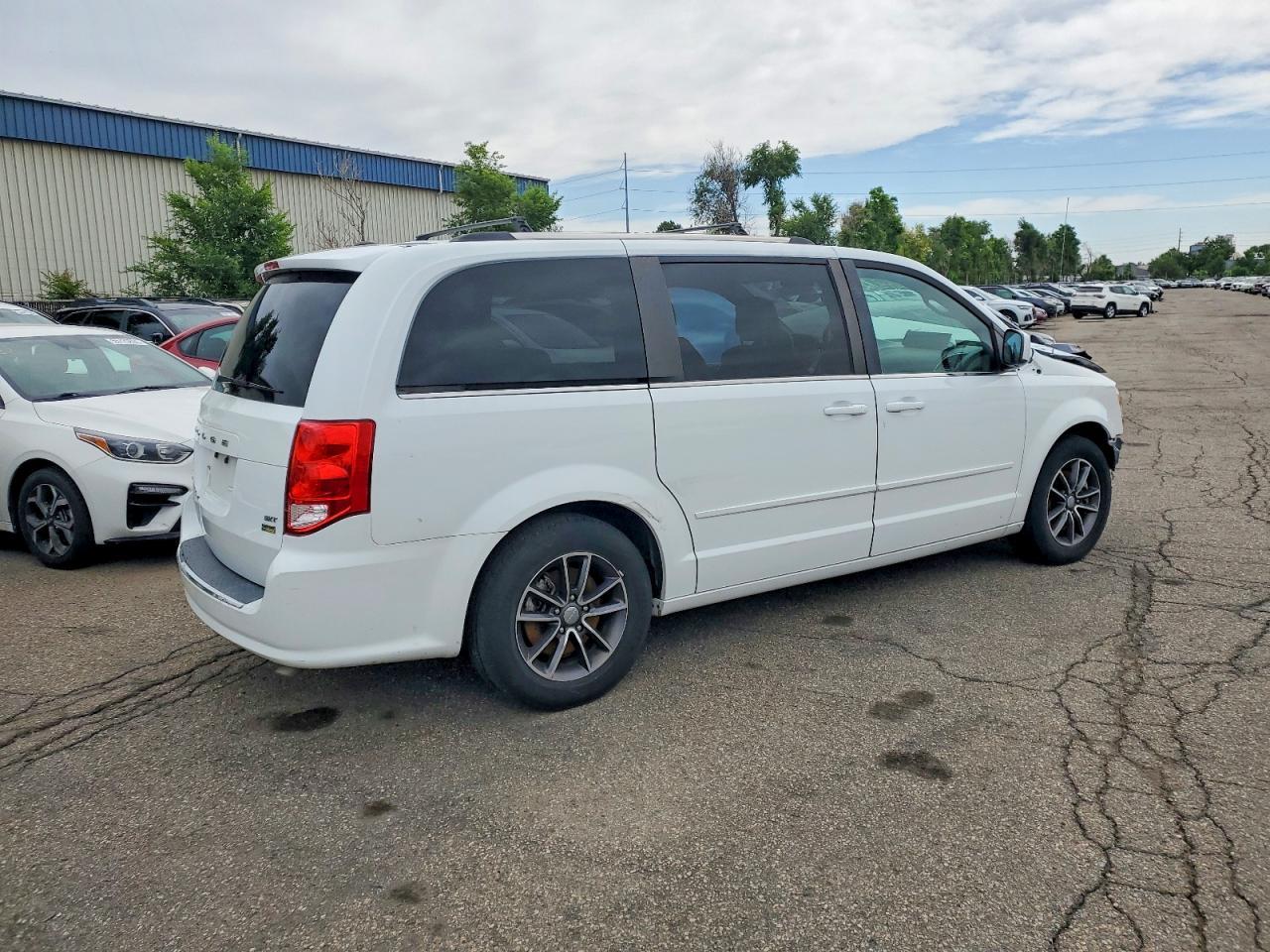 2017 Dodge Grand Caravan Sxt - Image 3