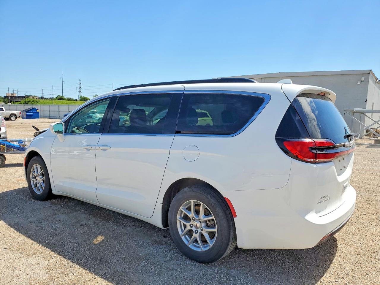 2022 Chrysler Pacifica Touring L - Image 2