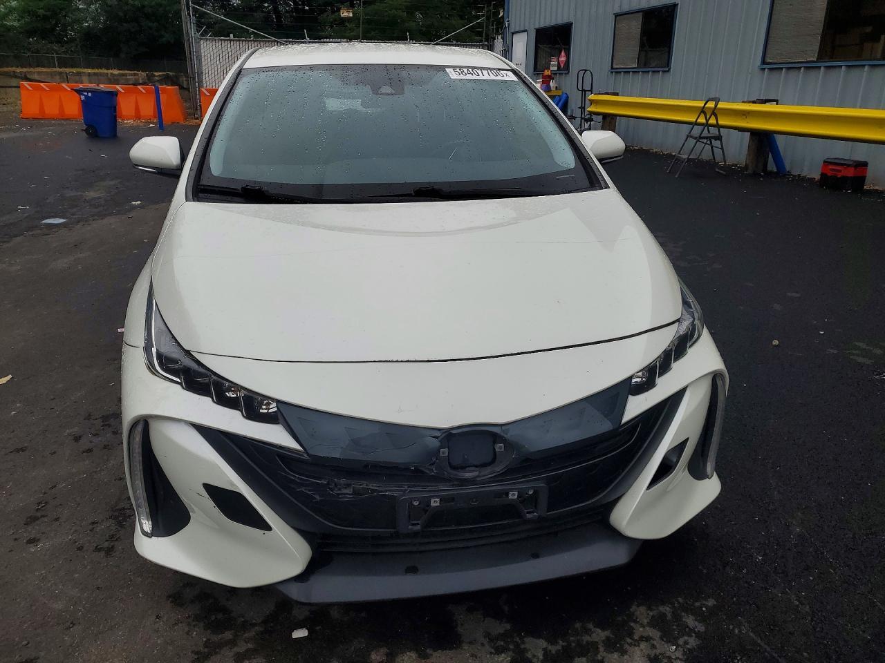 2017 Toyota Prius Prime Plus - Image 5
