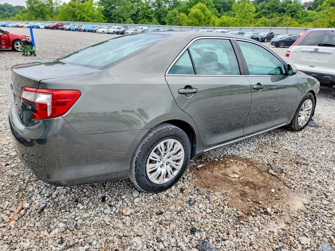 2014 Toyota Camry Le - Фото 3