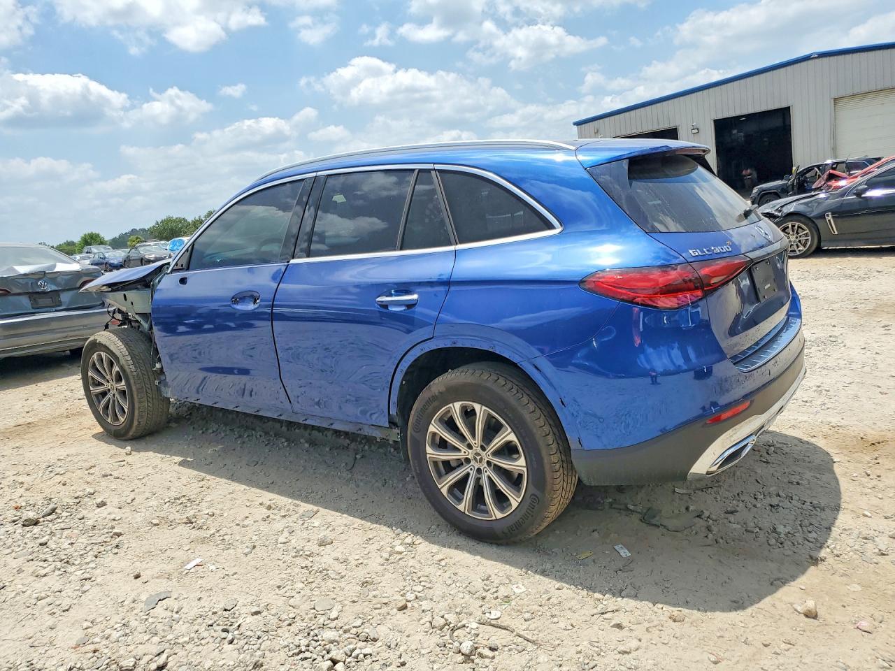 2023 Mercedes-Benz Glc 300 - Image 2