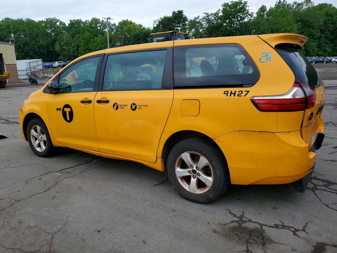 2017 Toyota Sienna L 7-Passenger - Фото 2