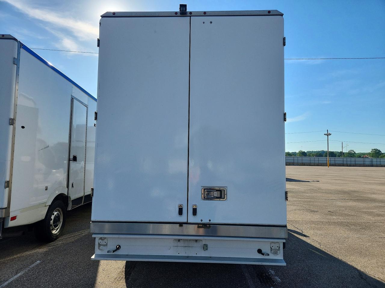 2022 Ford Transit Delivery Truck - Фото 6