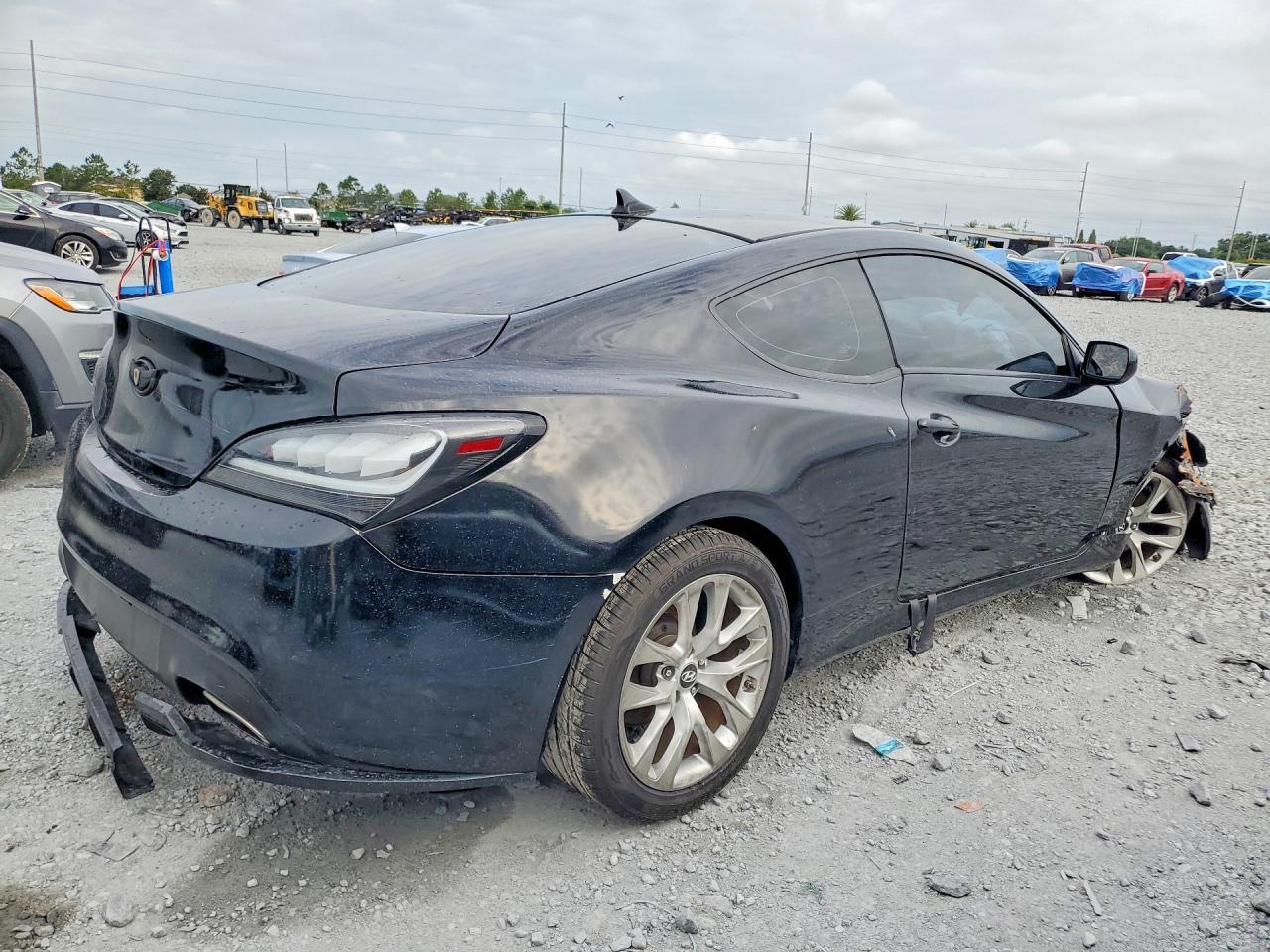 2013 Hyundai Genesis Coupe 2.0T - Фото 3