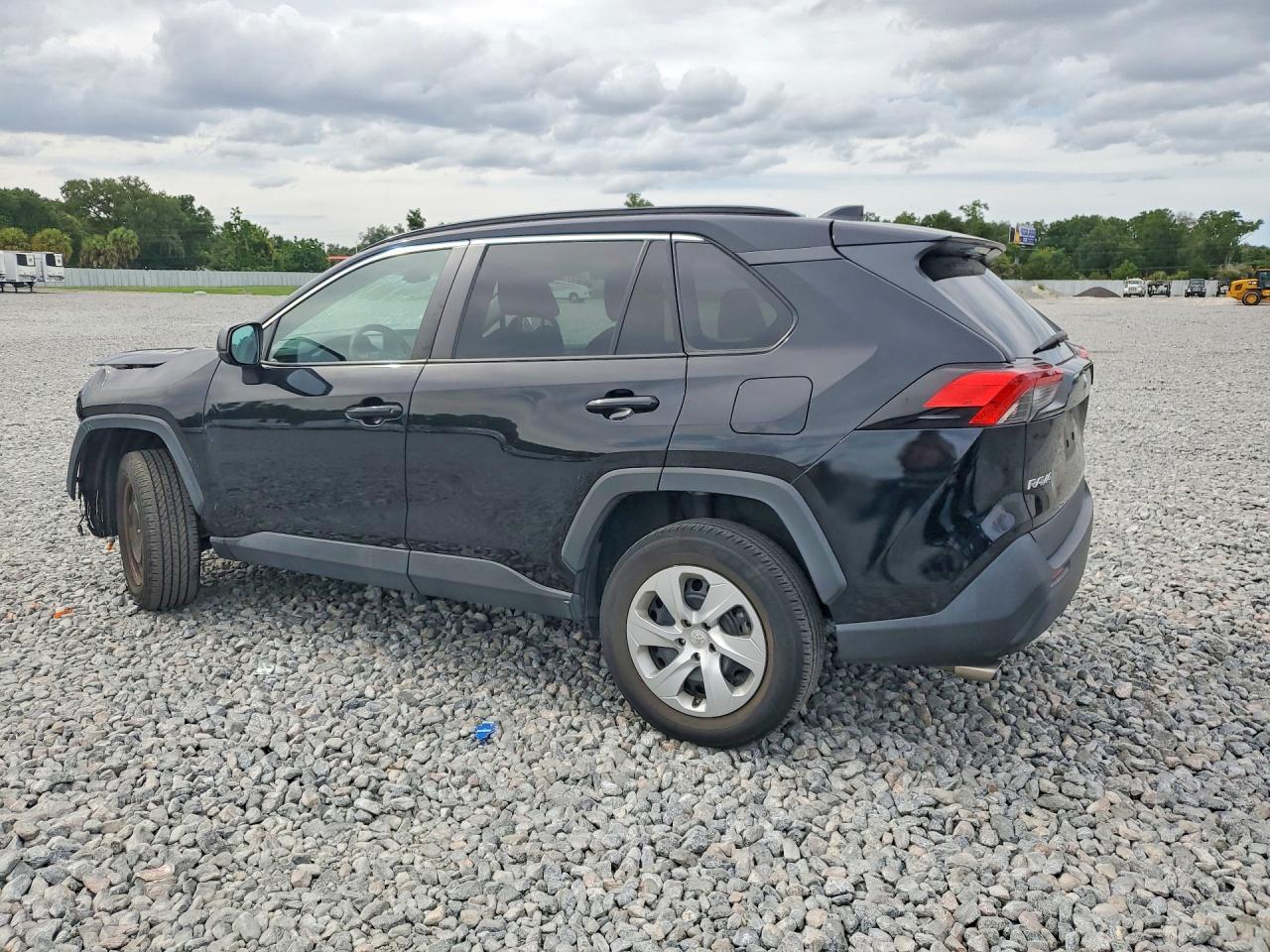 2021 Toyota Rav4 Le - Фото 2