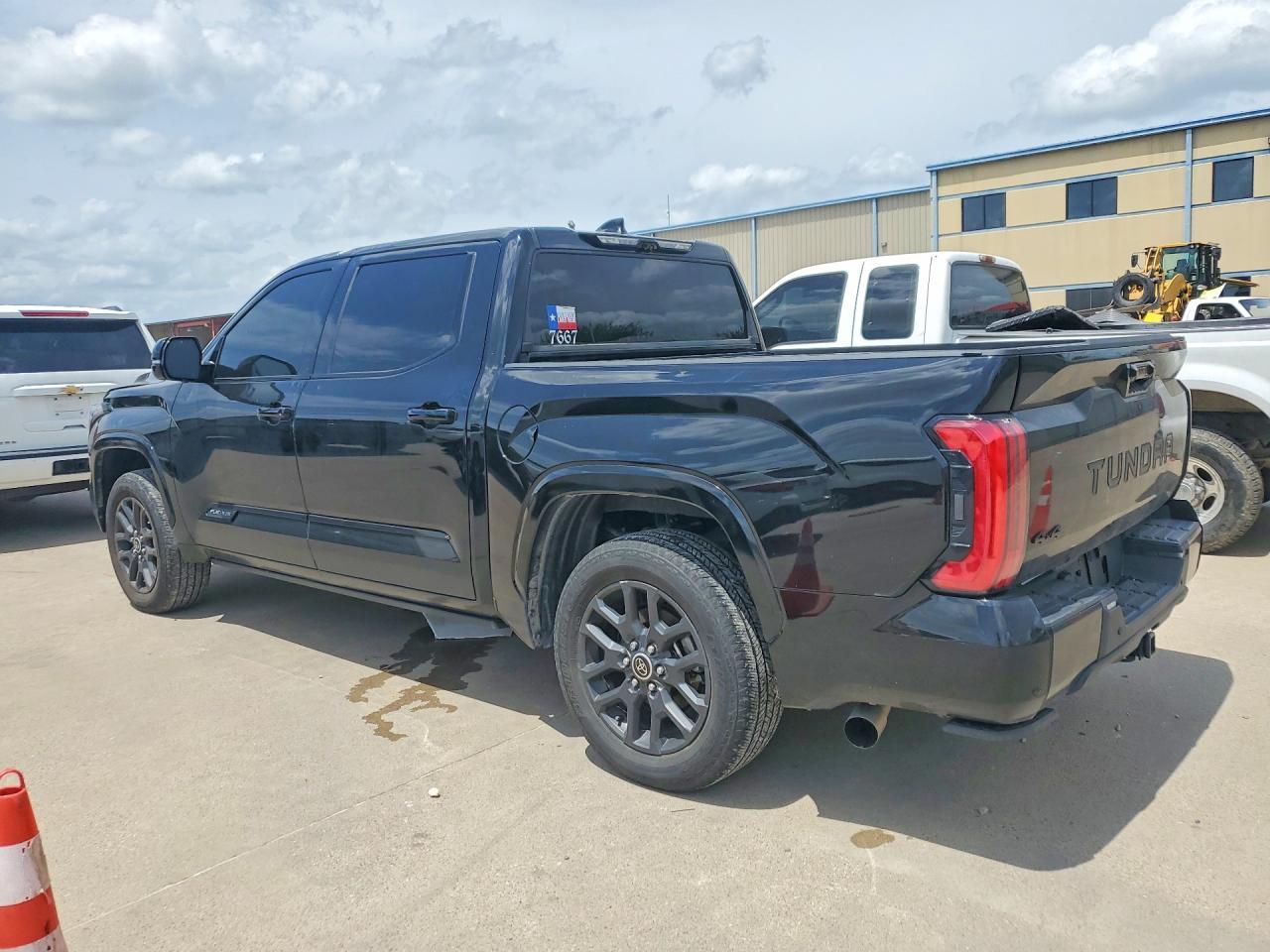 2022 Toyota Tundra Platinum - Фото 2