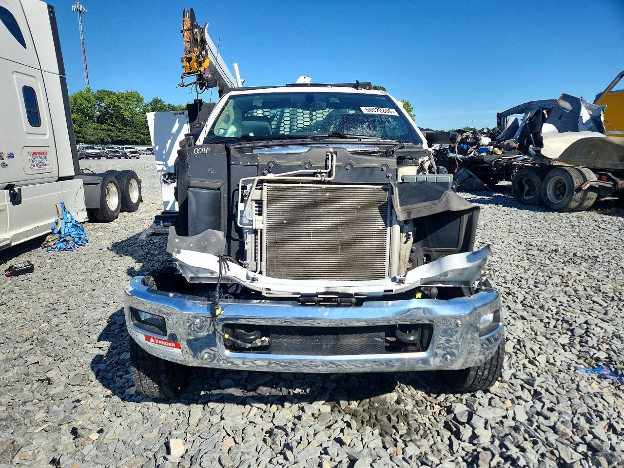 2023 Chevrolet Silverado Medium Duty - Фото 5