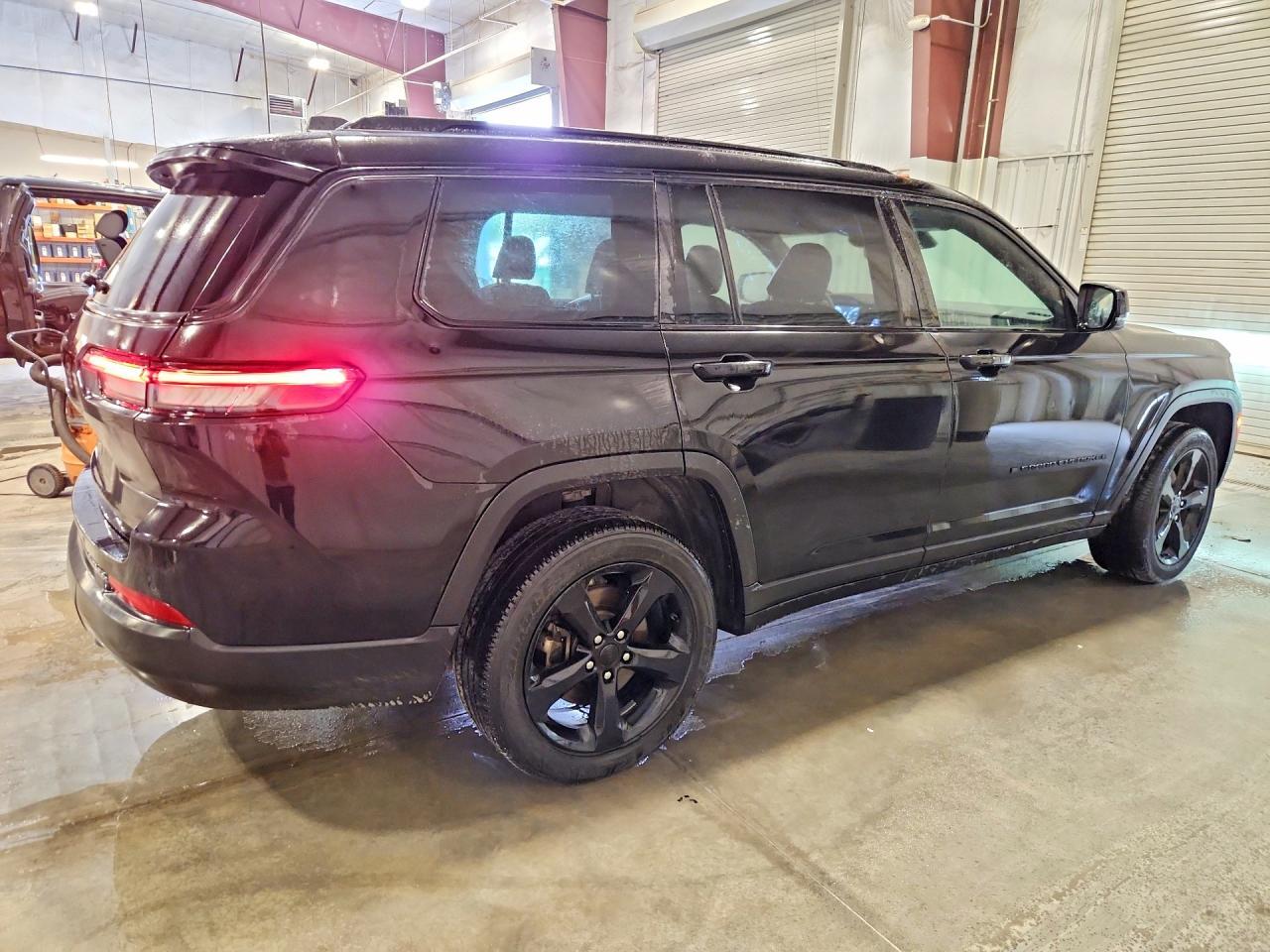 2024 Jeep Grand Cherokee L Laredo - Image 3