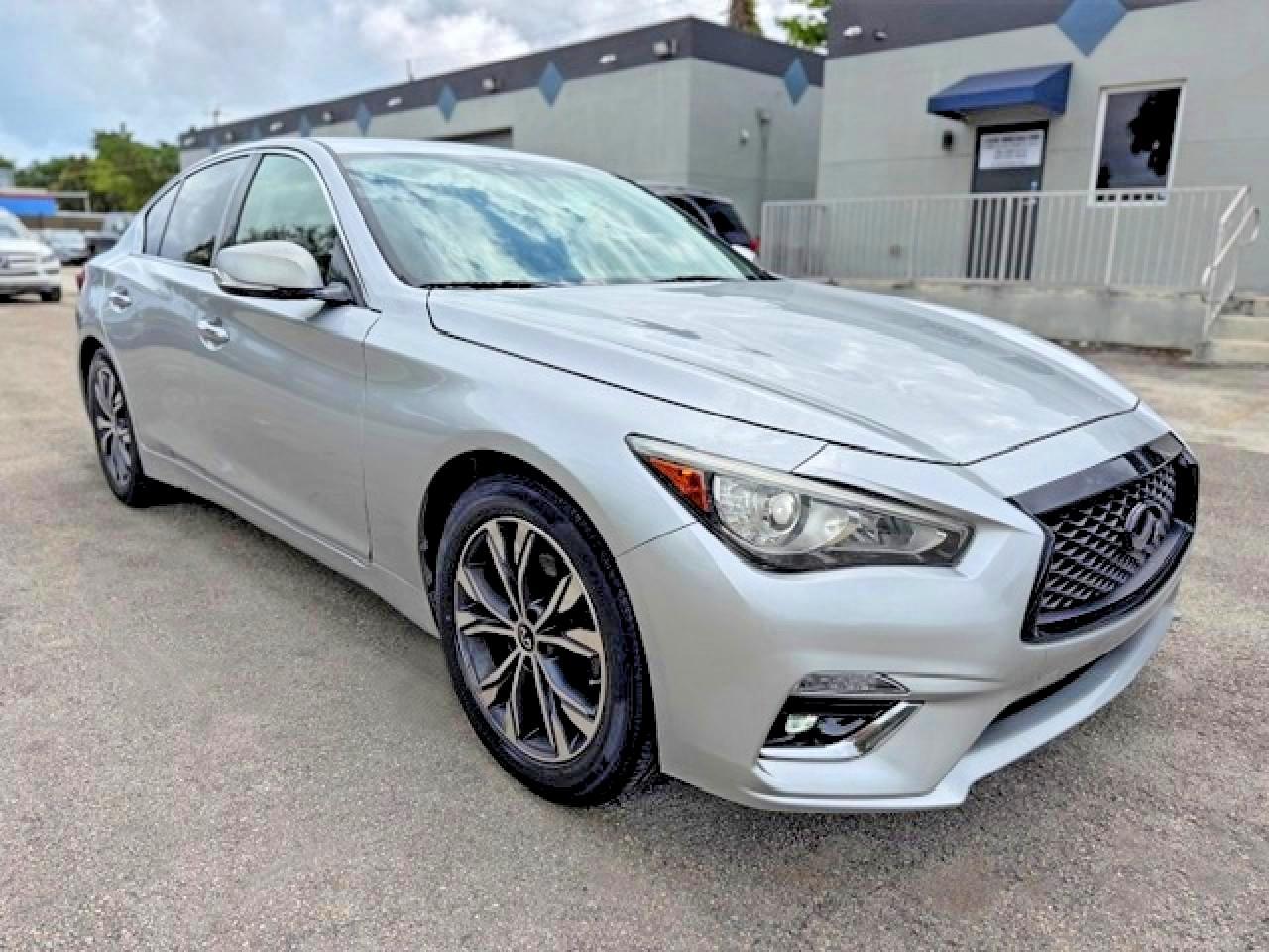 2018 Infiniti Q50 2.0T Luxe - Image 4