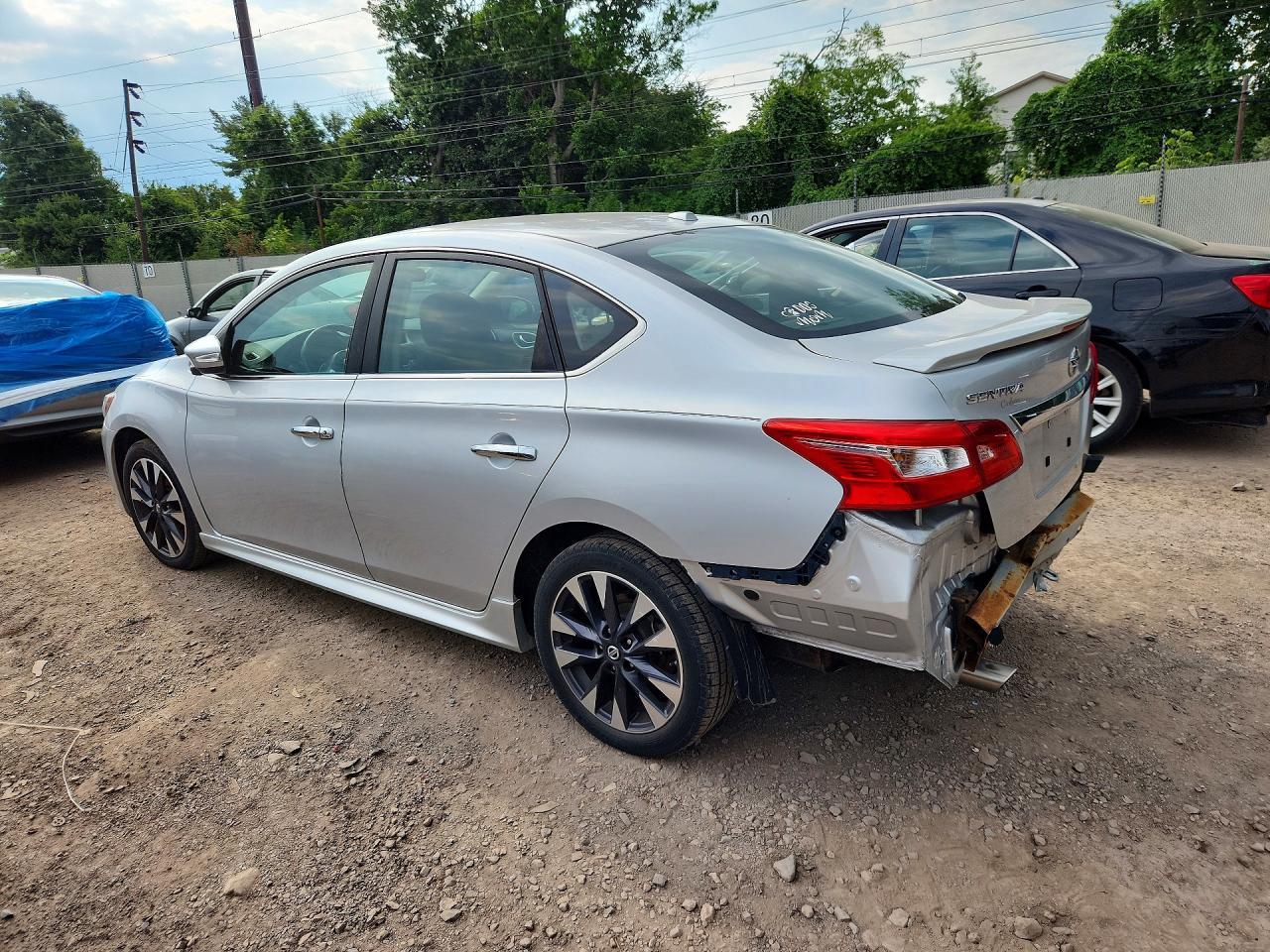2016 Nissan Sentra Sr - Фото 2
