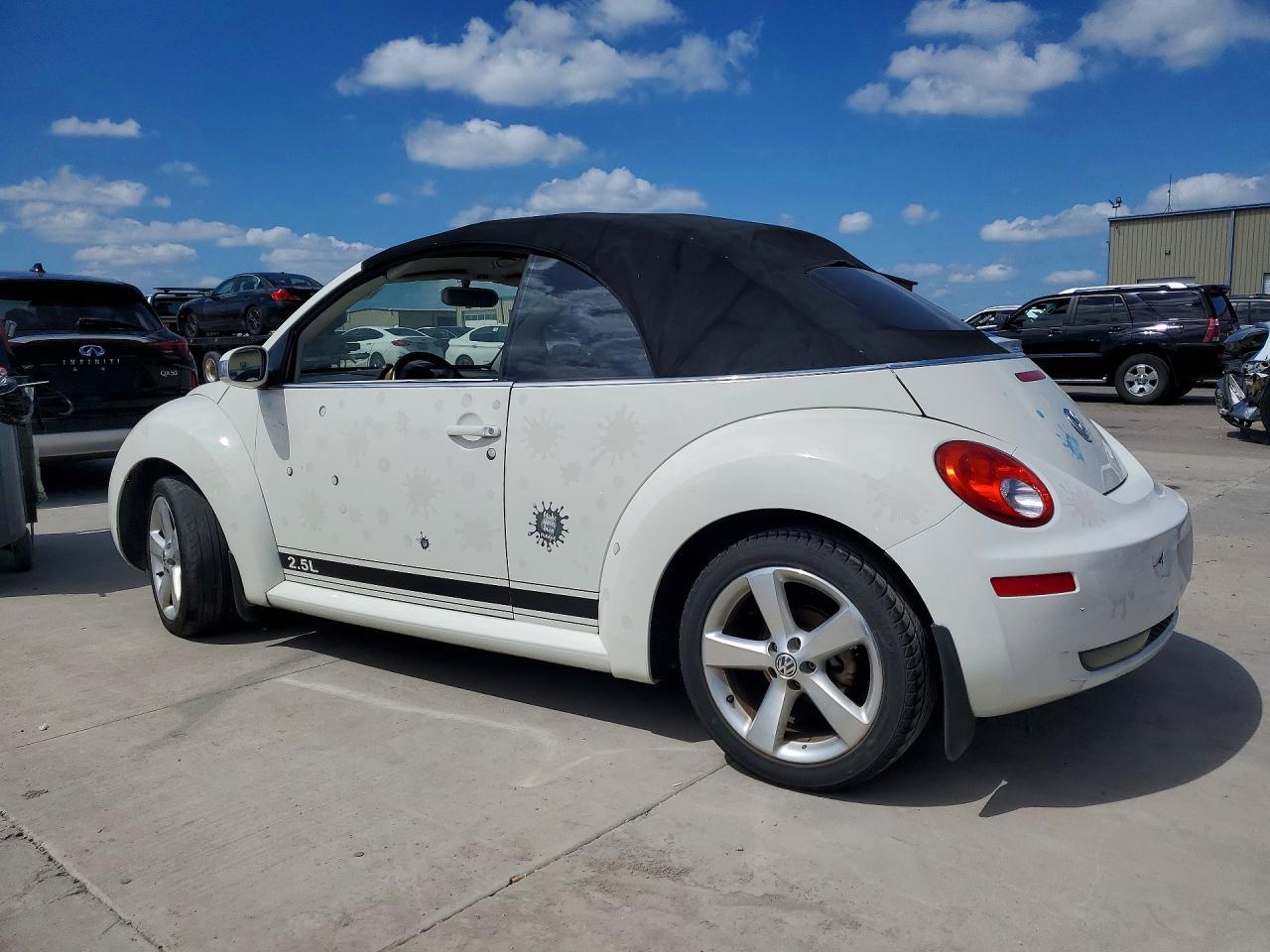 2007 Volkswagen New Beetle Triple White - Image 2