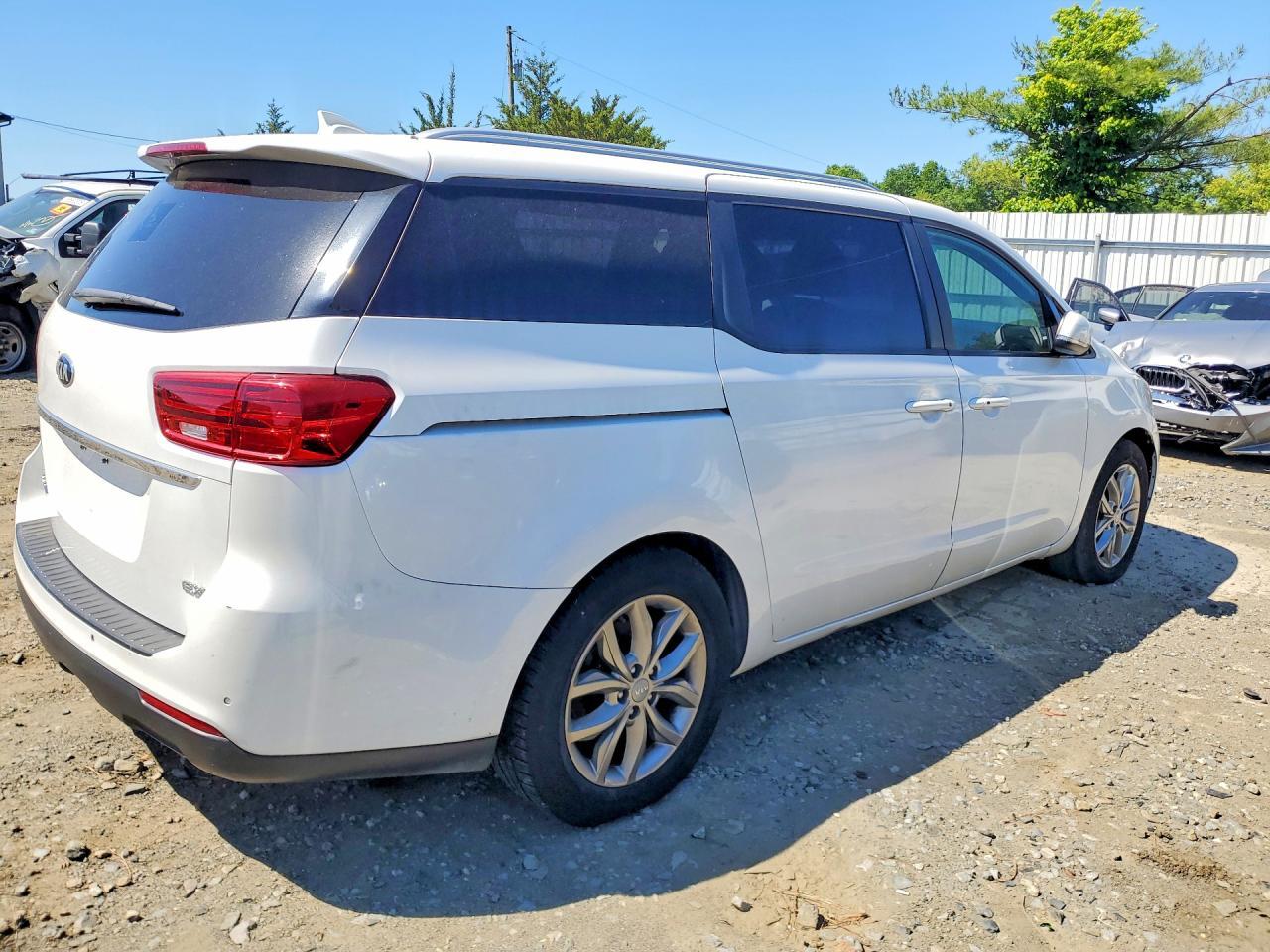 2020 Kia Sedona Ex - Image 3