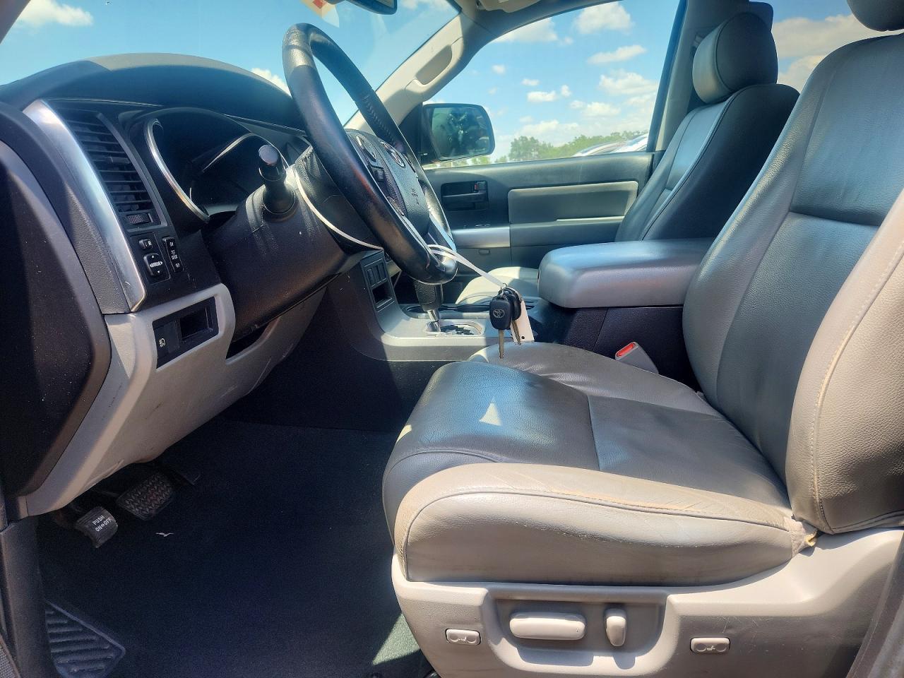 2019 Toyota Sequoia Sr5 - Фото 7