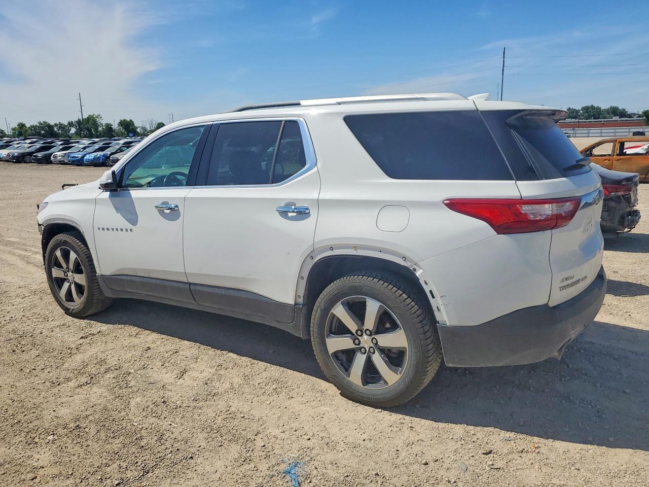 2018 Chevrolet Traverse Lt - Фото 2