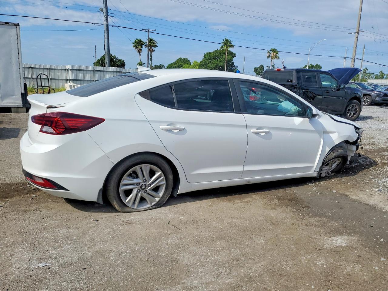 2020 Hyundai Elantra Sel - Фото 3