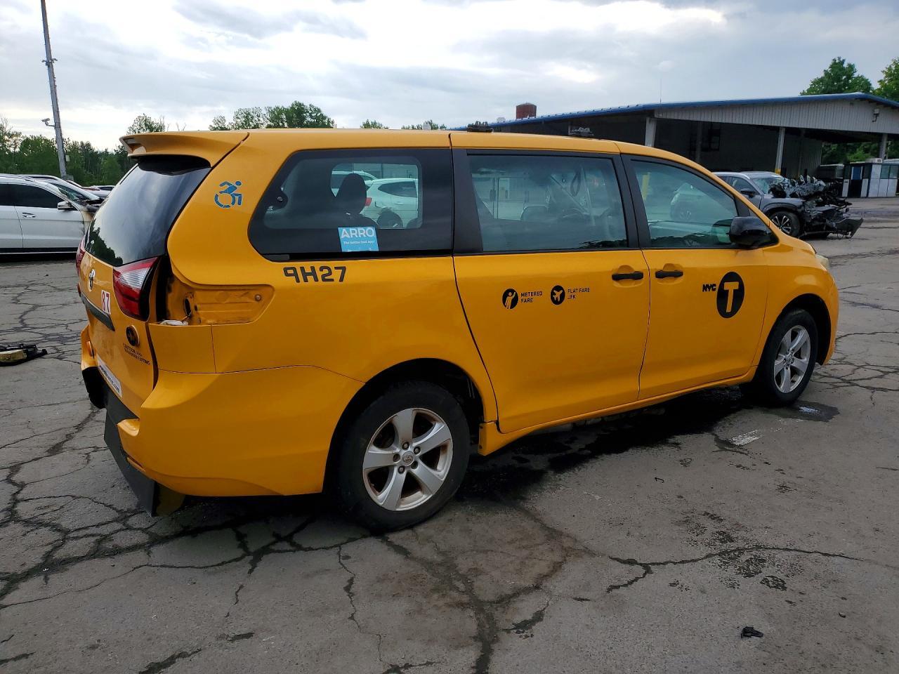 2017 Toyota Sienna L 7-Passenger - Фото 3