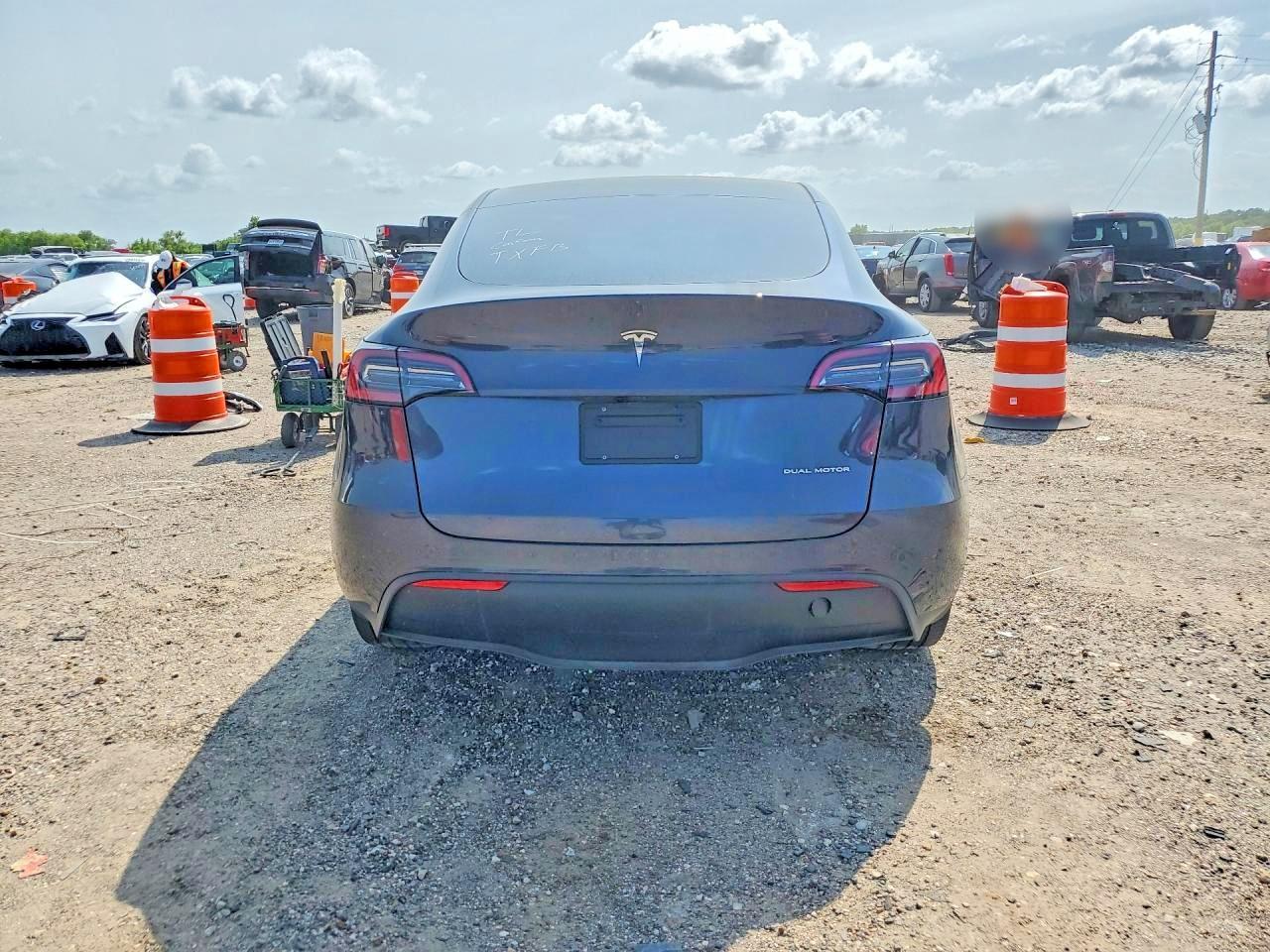 2024 Tesla Model Y - Image 6