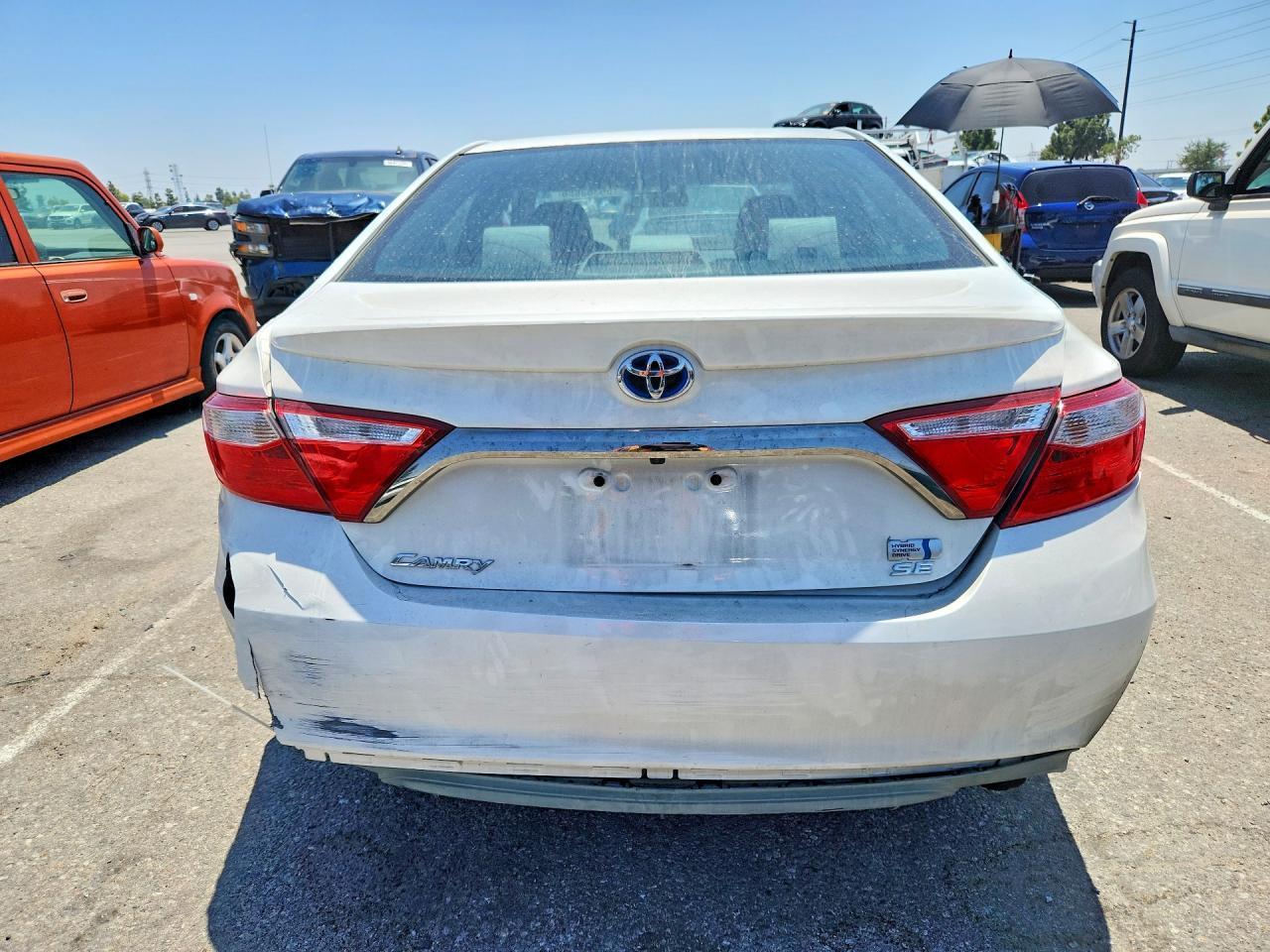 2015 Toyota Camry Hybrid Se - Image 6