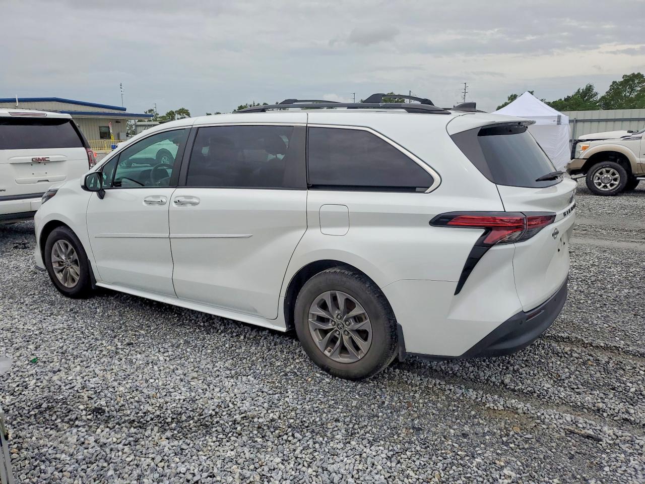2022 Toyota Sienna Xle - Фото 2