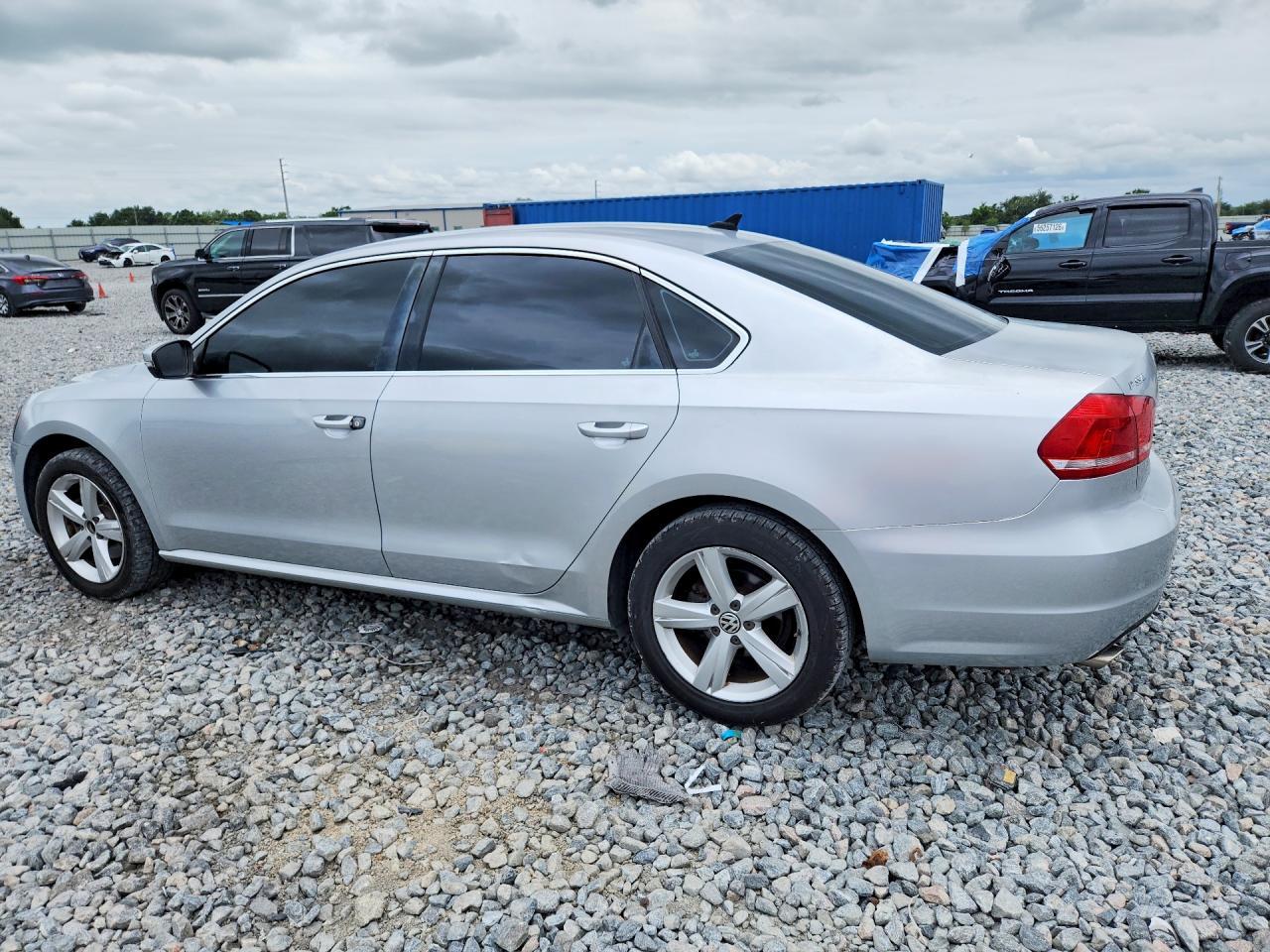 2013 Volkswagen Passat Se - Image 2