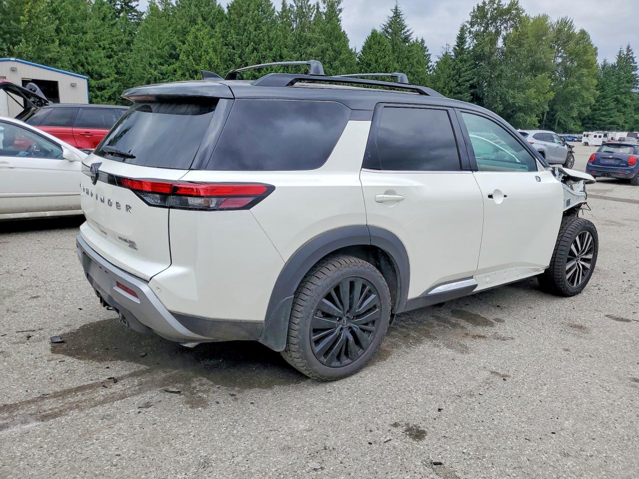 2023 Nissan Pathfinder Platinum - Фото 3