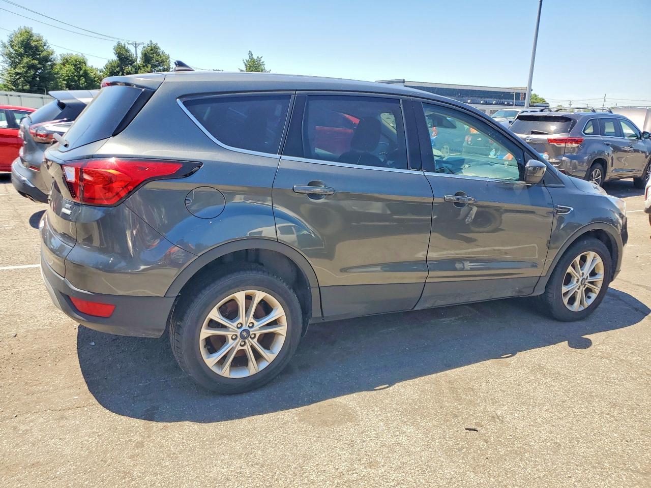 2019 Ford Escape Se - Фото 3