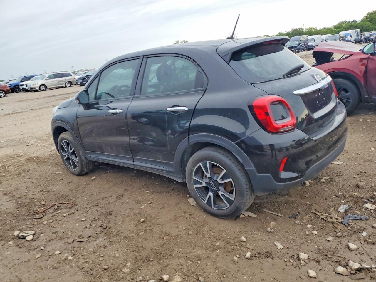 2019 Fiat 500X - Image 2