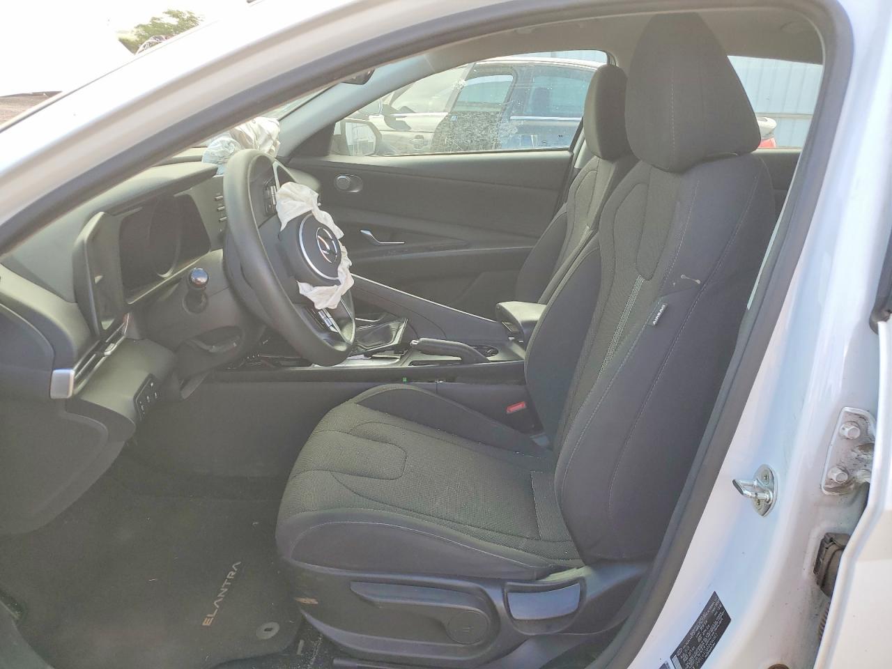 2022 Hyundai Elantra Se - Image 7