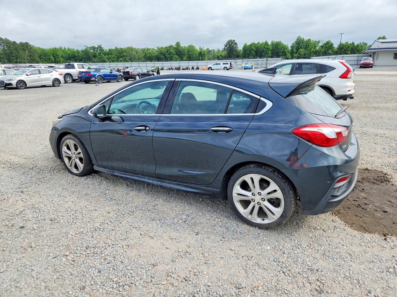 2017 Chevrolet Cruze Premier - Image 2