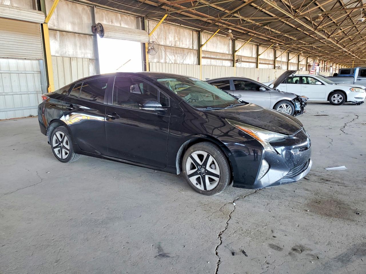 2017 Toyota Prius Three Touring - Image 4
