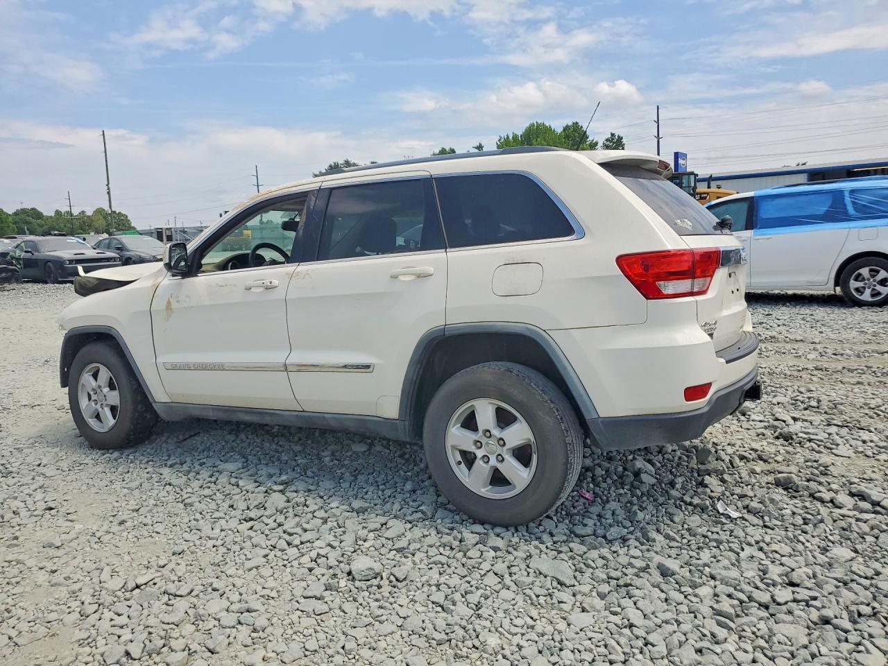 2011 Jeep Grand Cherokee Laredo - Image 2