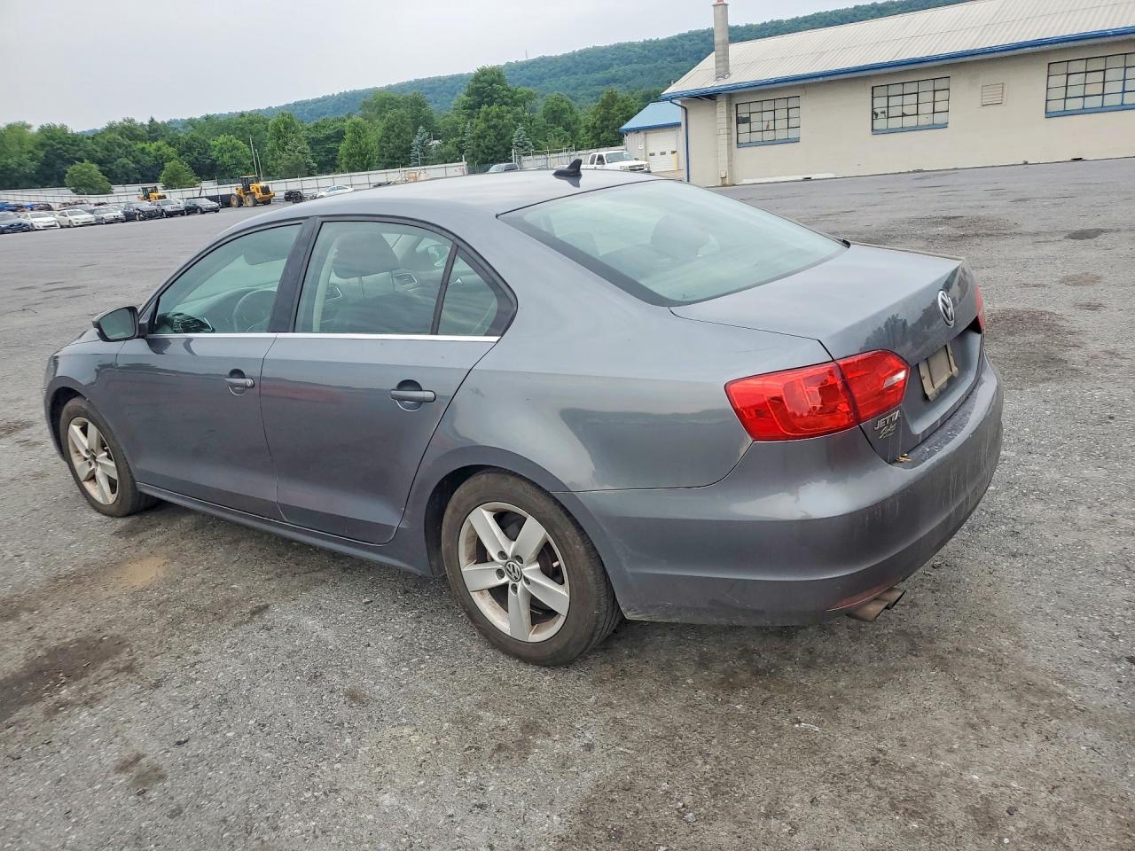 2014 Volkswagen Jetta Tdi - Image 2