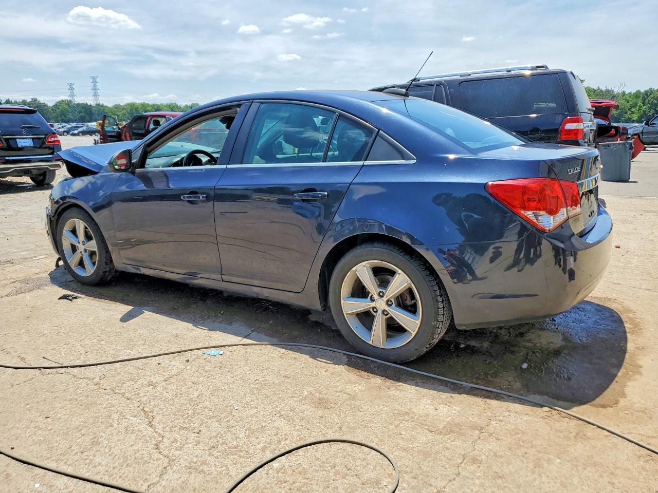 2015 Chevrolet Cruze Lt - Image 2