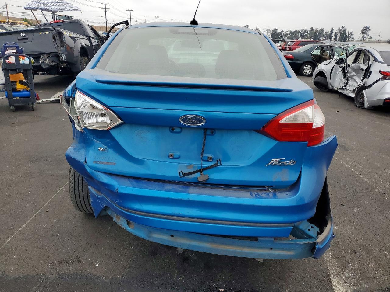2015 Ford Fiesta Se - Фото 6