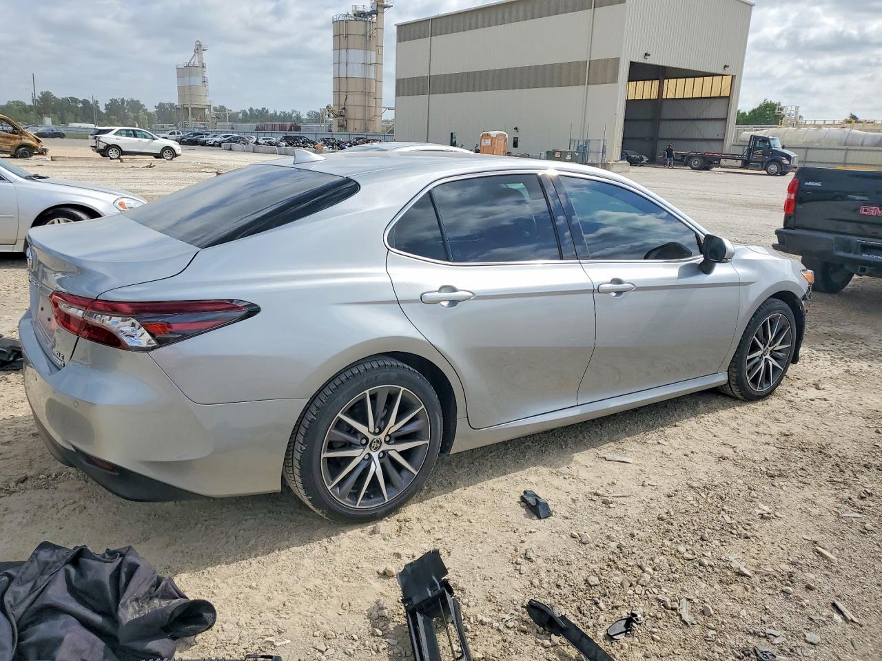 2022 Toyota Camry Xle - Image 3