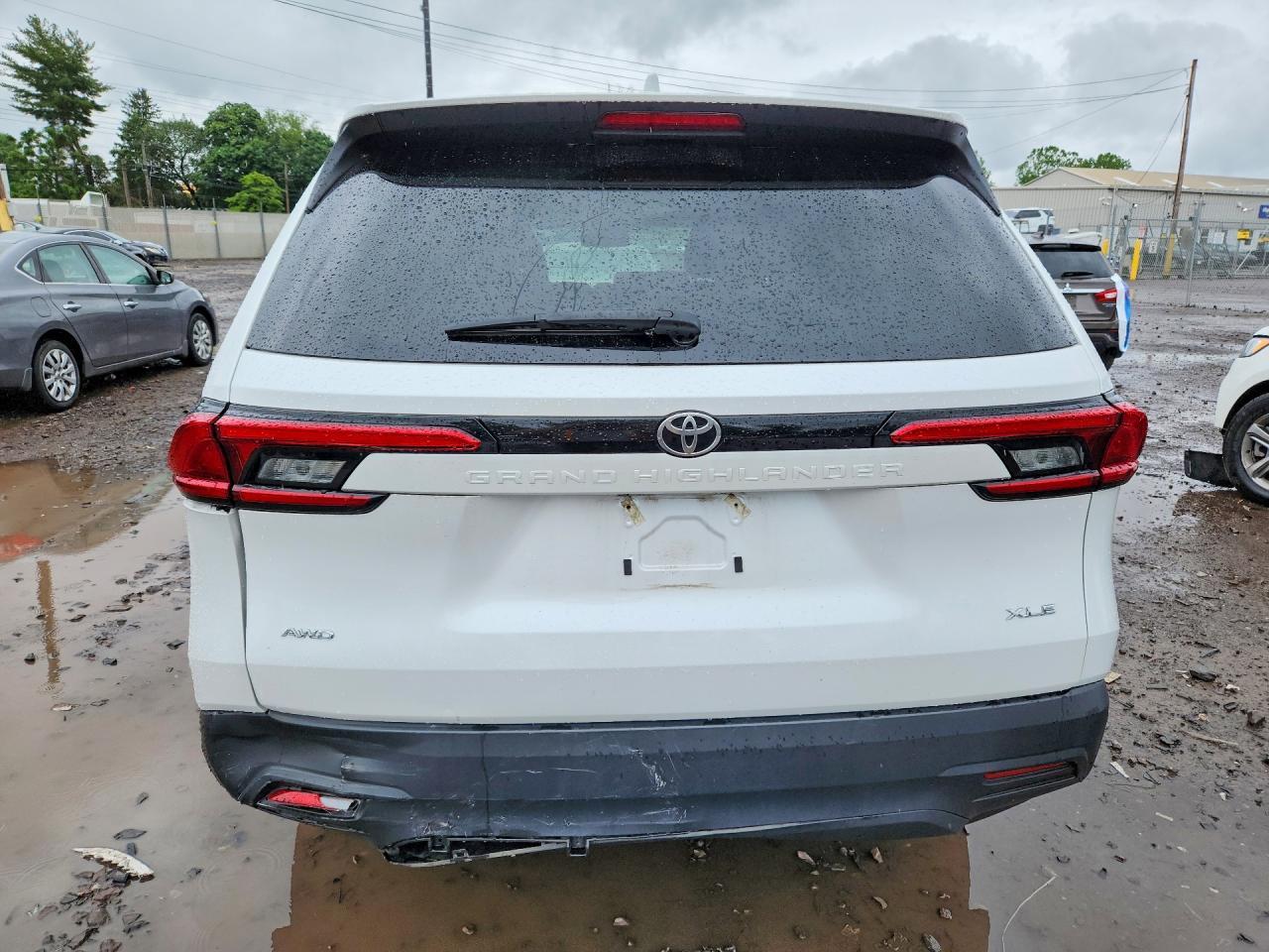 2024 Toyota Grand Highlander Xle - Image 6