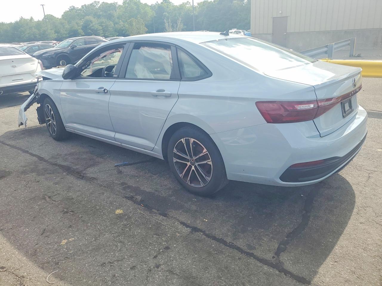 2025 Volkswagen Jetta Sport - Фото 2