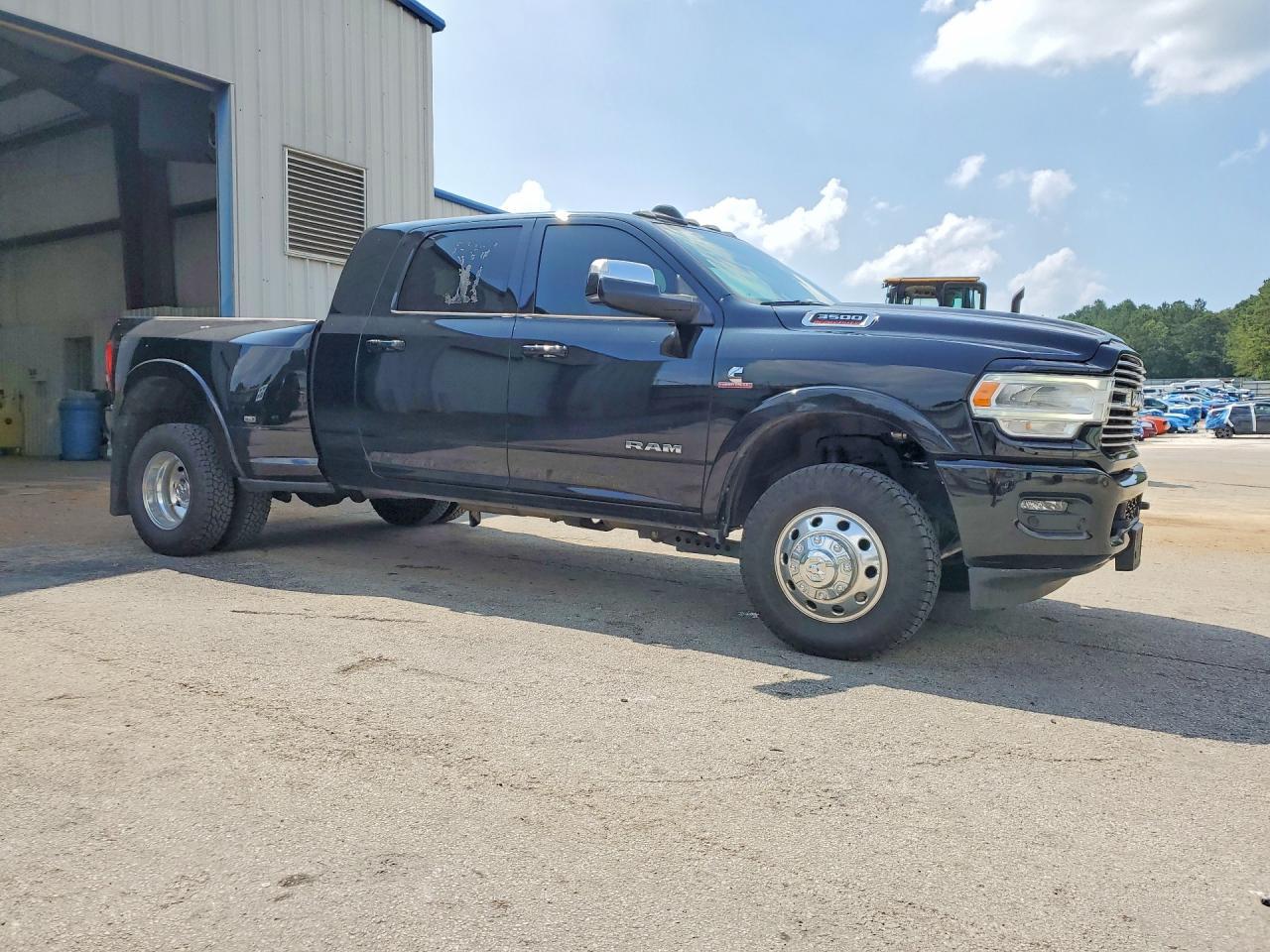 2022 Ram 3500 Laramie - Фото 4