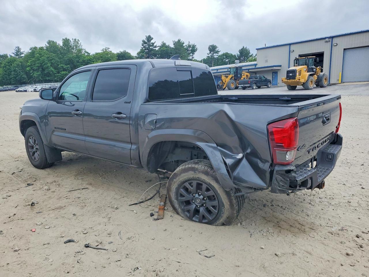 2022 Toyota Tacoma Sr5 V6 - Image 2