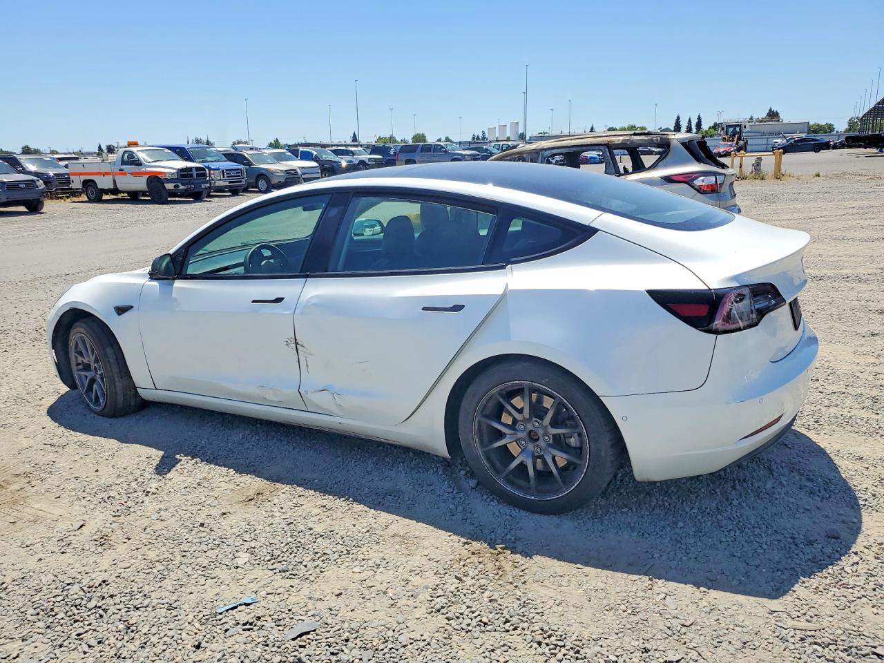 2022 Tesla Model 3 - Фото 2